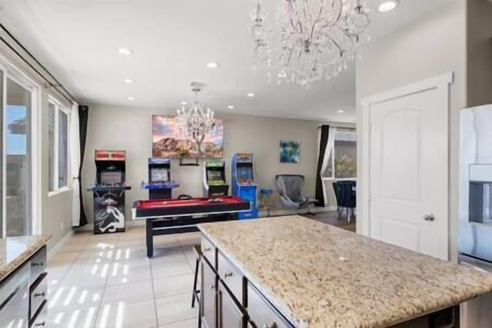 Lakeside Oasis: Game Room, Pool & Spa (24)