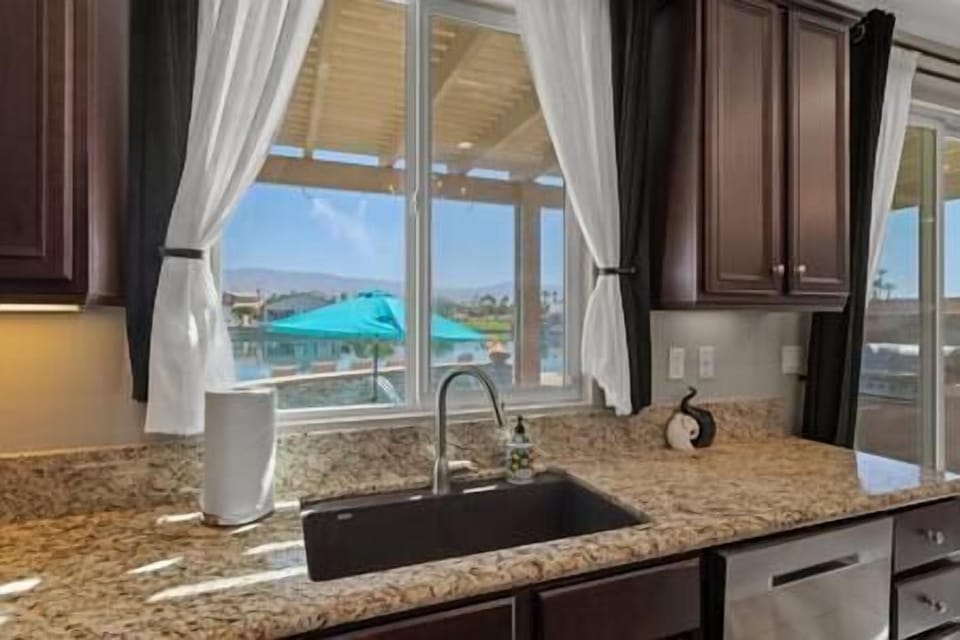 Lakeside Oasis: Game Room, Pool & Spa (25)
