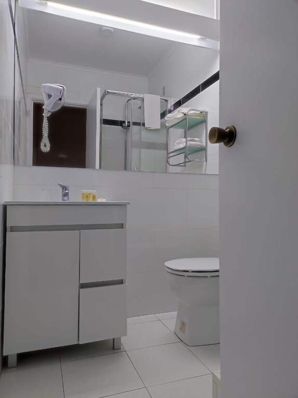 Basic Double or Twin Room | Bathroom