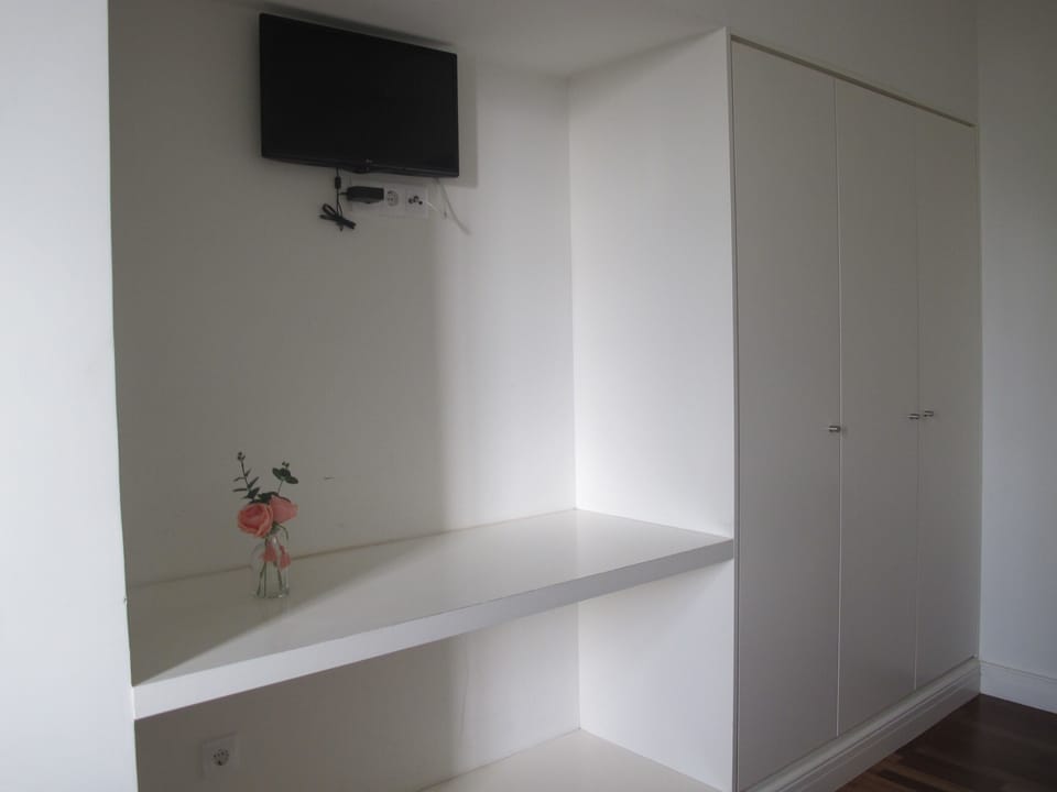 Bed sheets, wheelchair access