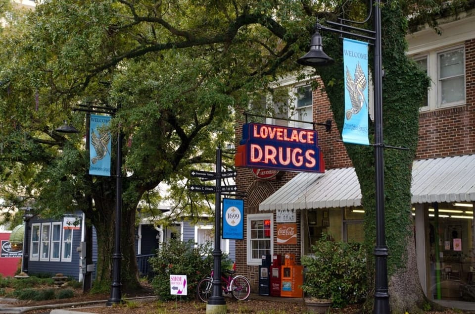 Porter #6 is walkable to the heart of Downtown Ocean Springs 