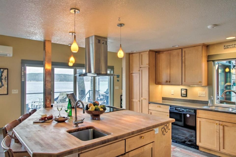 Kitchen looking onto the deck