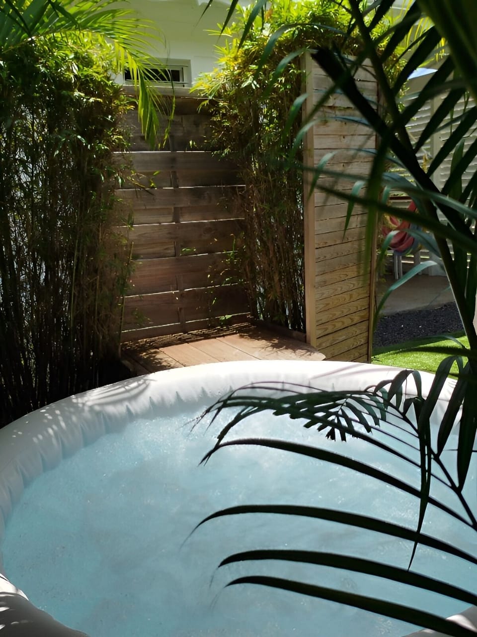 Outdoor spa tub