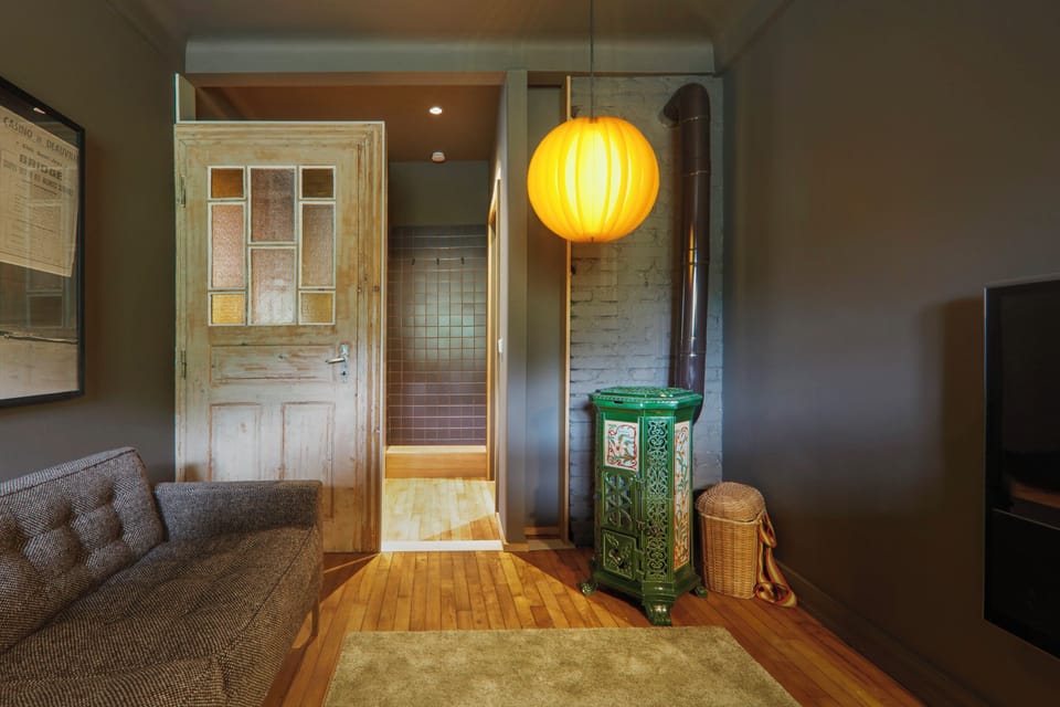 Design Suite | Free WiFi, bed sheets