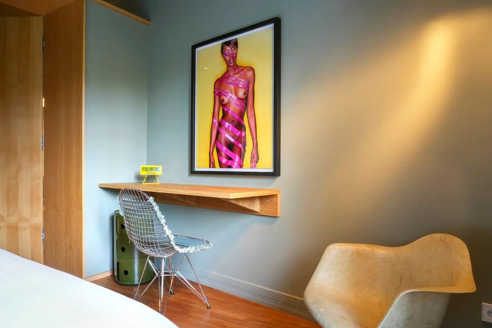 Design Suite | Free WiFi, bed sheets