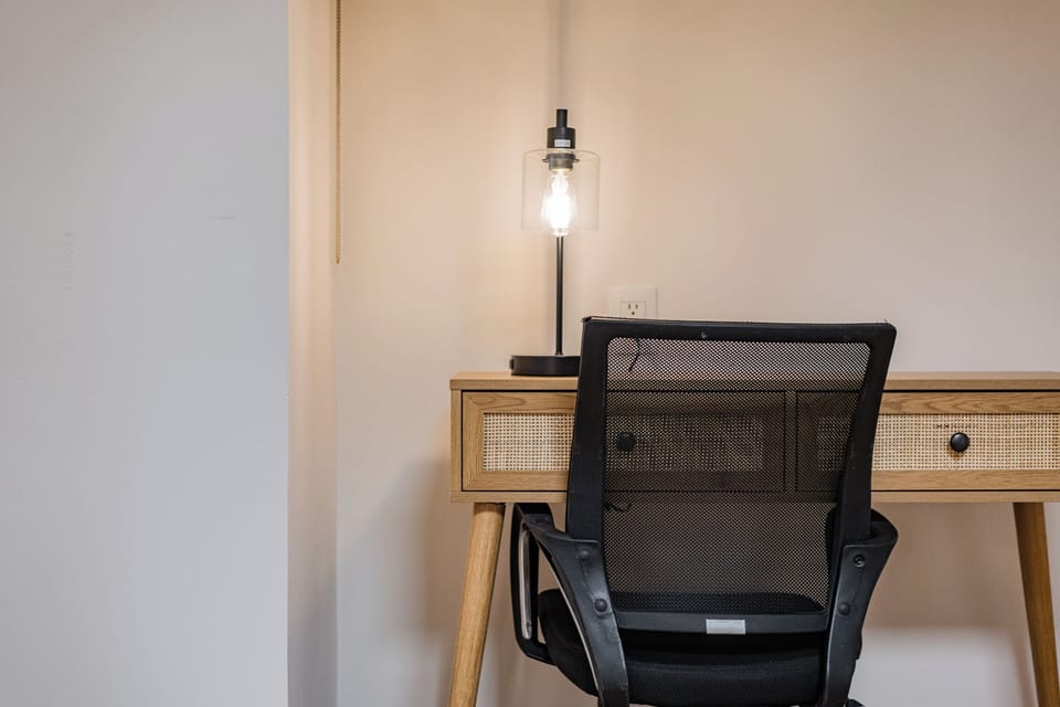 Deluxe Room | Desk, laptop workspace, iron/ironing board, WiFi (free)