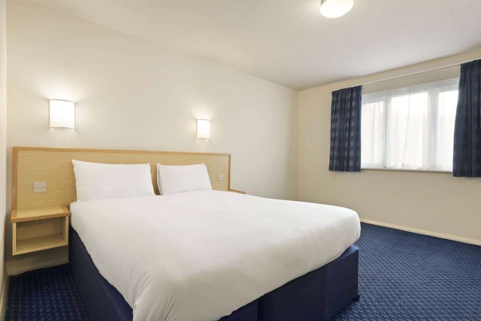Room, Non Smoking, Ensuite | Desk, laptop workspace, blackout drapes, soundproofing