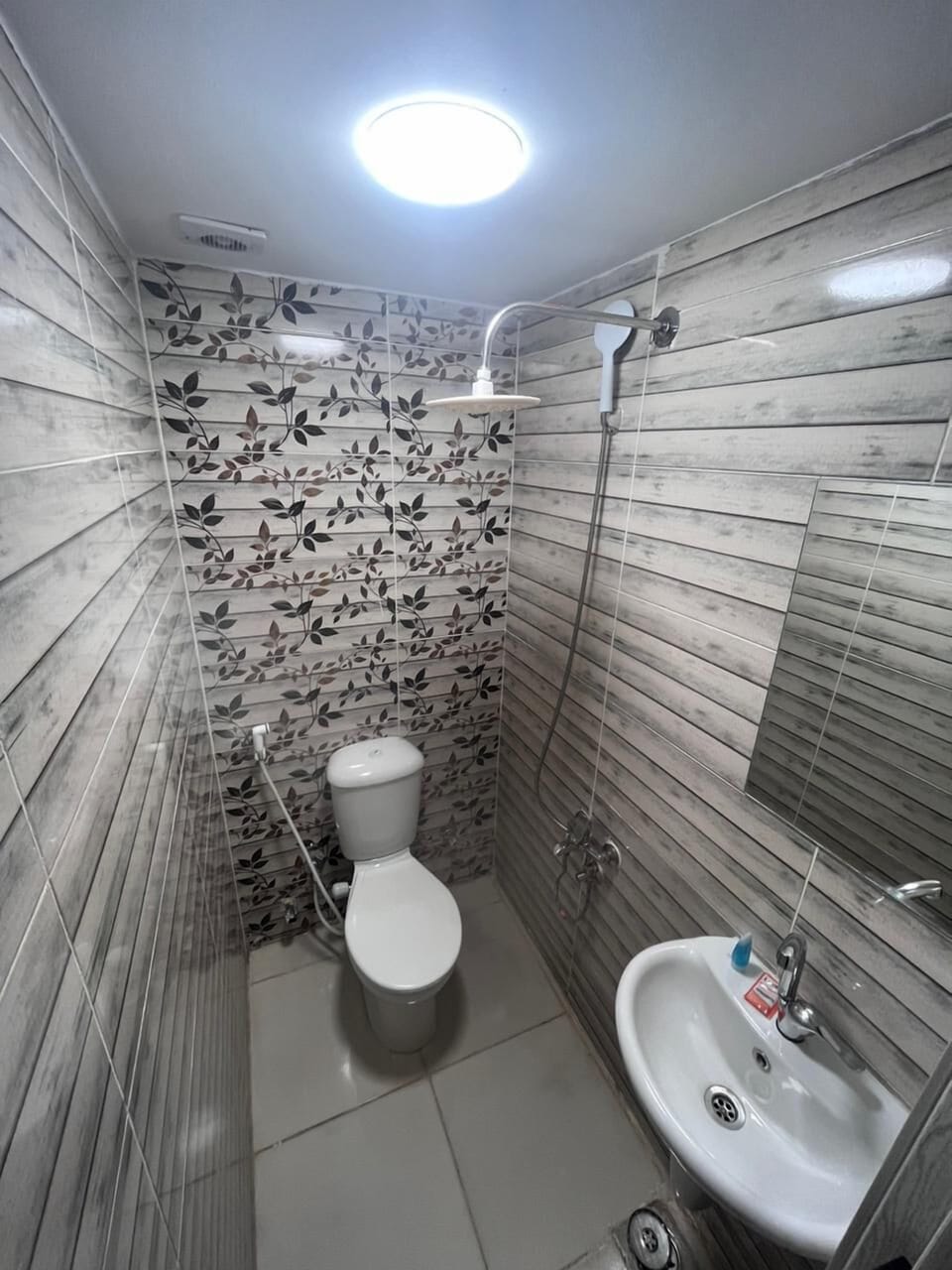 Rainfall showerhead, free toiletries, hair dryer, towels
