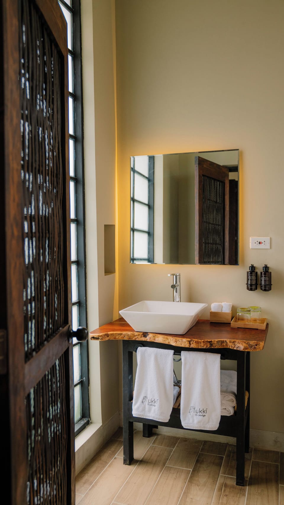 Junior Suite, Balcony | Bathroom | Shower, towels, soap, shampoo