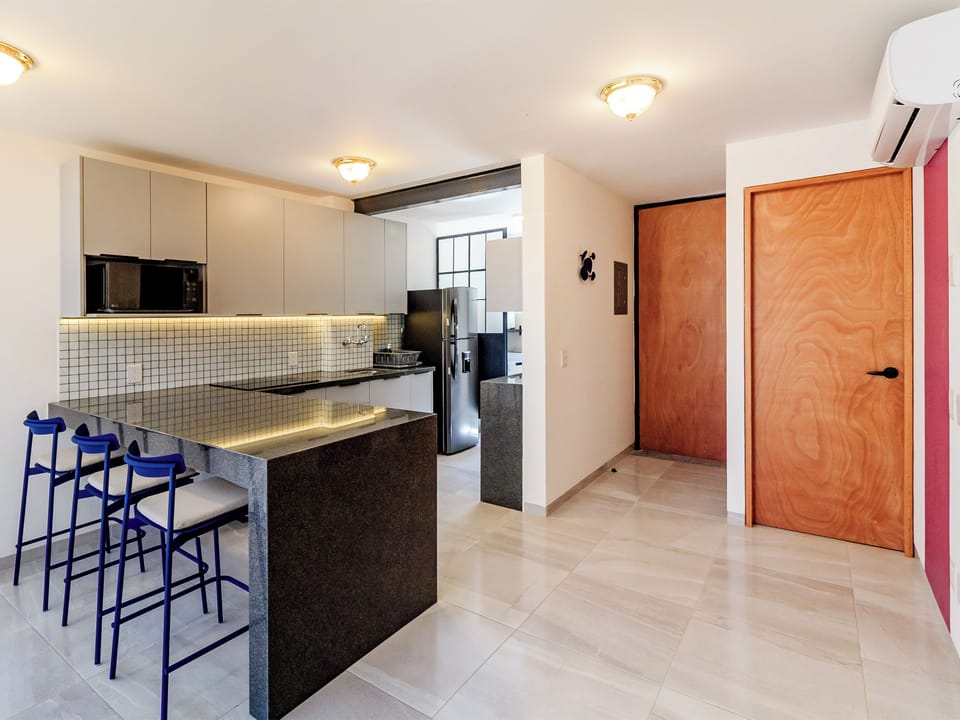 Deluxe Apartment | Living area | Flat-screen TV