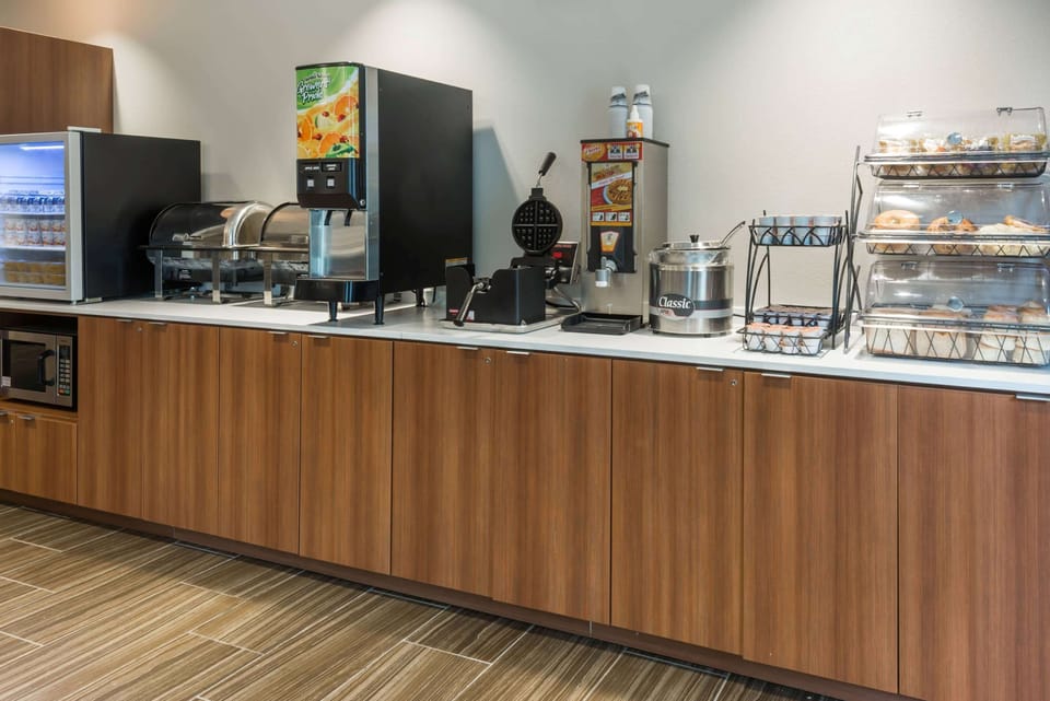 Free daily continental breakfast