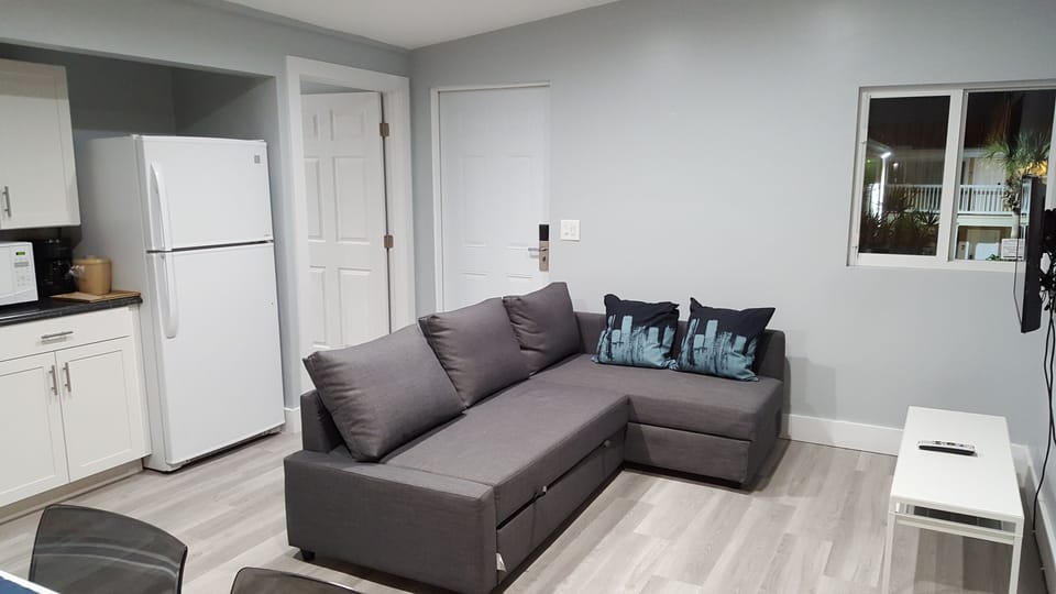 Grand Suite, 1 Bedroom | Living room | 32-inch LED TV with satellite channels, TV