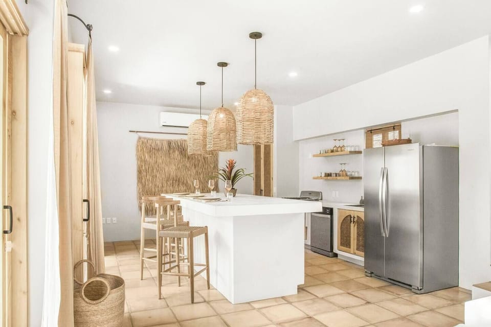 [Kitchen] Fully stocked & equipped