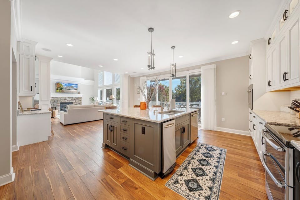 Main Level Full Kitchen