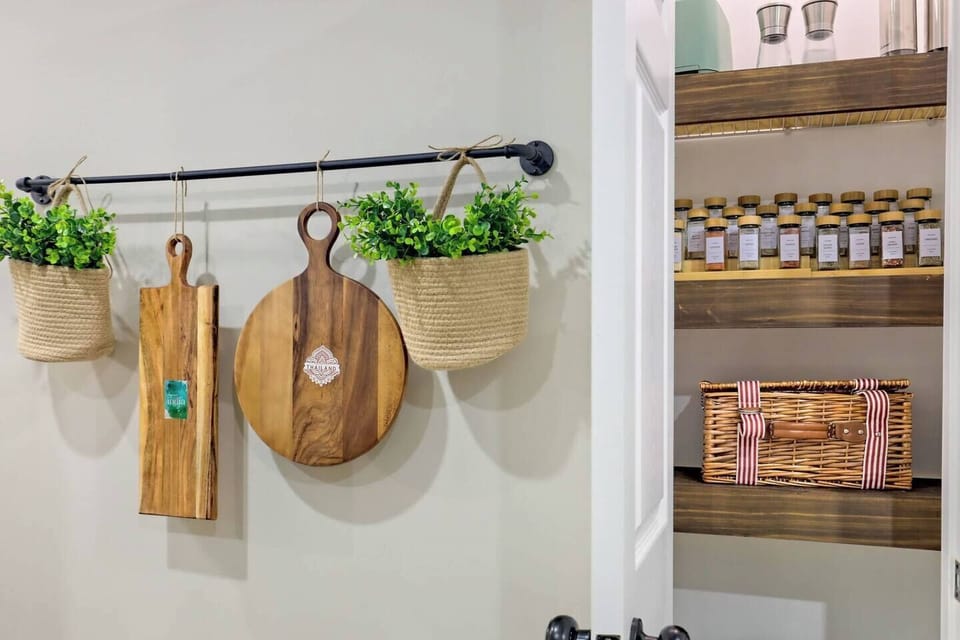 This beautifully designed, fully equipped kitchen offers everything you need, including a variety of spices and a charming picnic basket. Take your meals down to the peaceful creekside picnic area and enjoy a serene outdoor dining experience