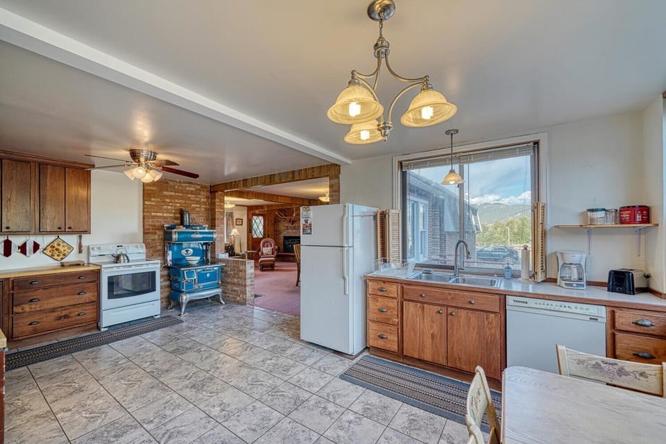 Fully equipped with oven, fridge and dishwasher.