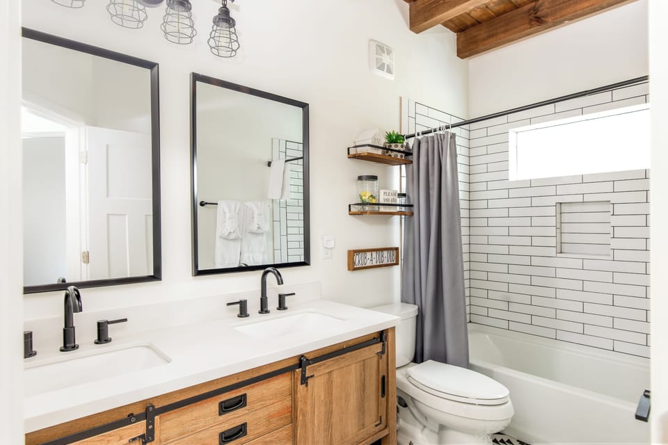 this double vanity means nobody's running late for Dollywood waiting on the sink
