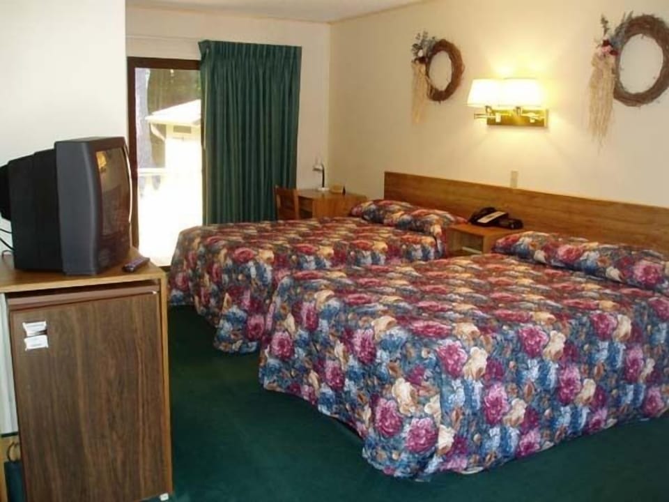 Room, 2 Double Beds | Desk, cribs/infant beds, rollaway beds, free WiFi