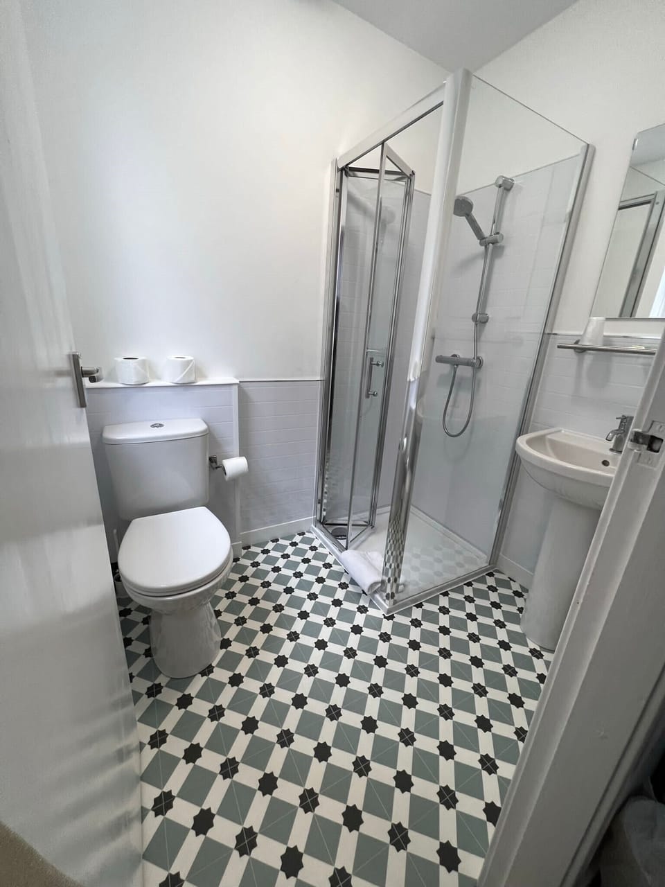 Shower, free toiletries, hair dryer, towels