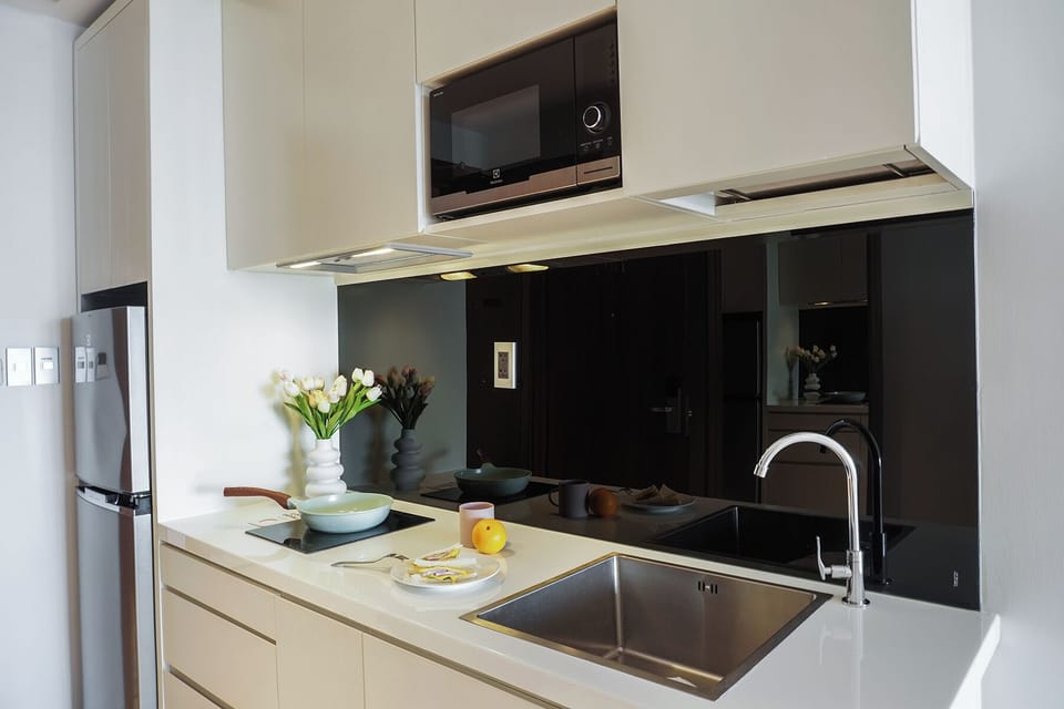 Suite, 2 Bedrooms, City View | Living room | TV