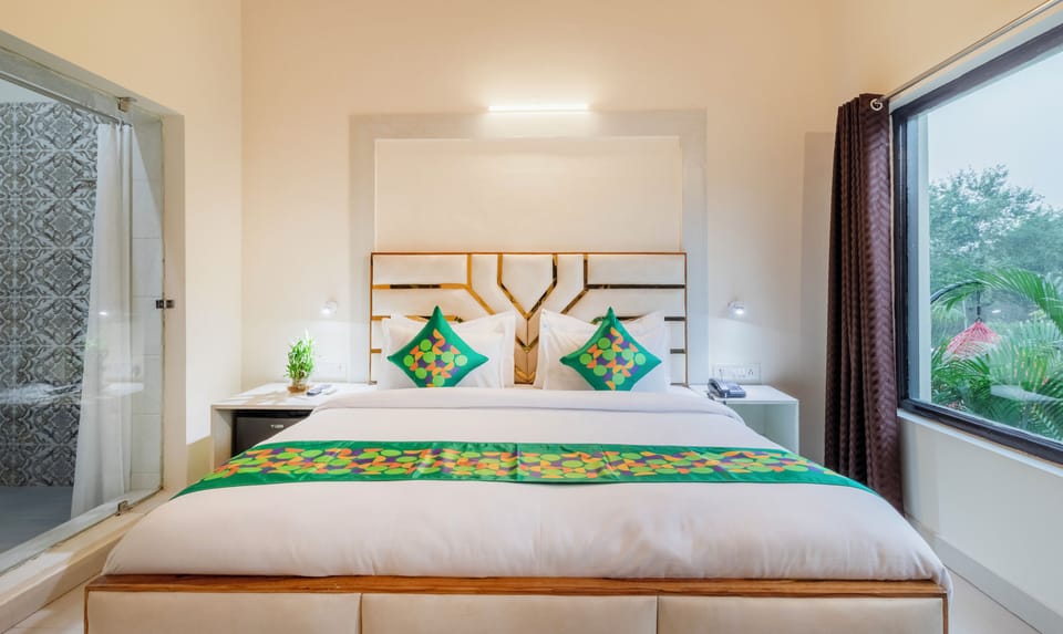 Superior Room, Courtyard View | Individually furnished, desk, blackout drapes, iron/ironing board