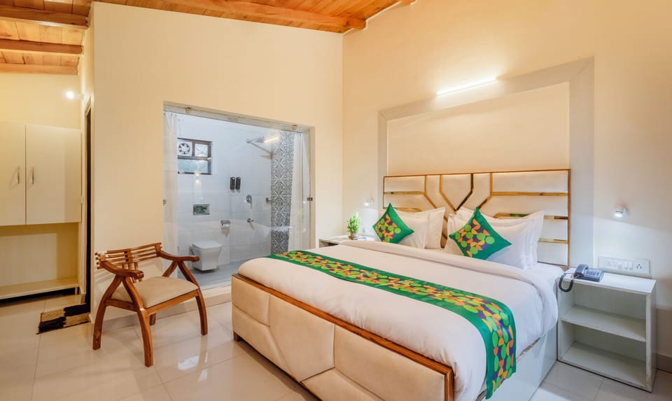 Superior Room, Courtyard View | Individually furnished, desk, blackout drapes, iron/ironing board
