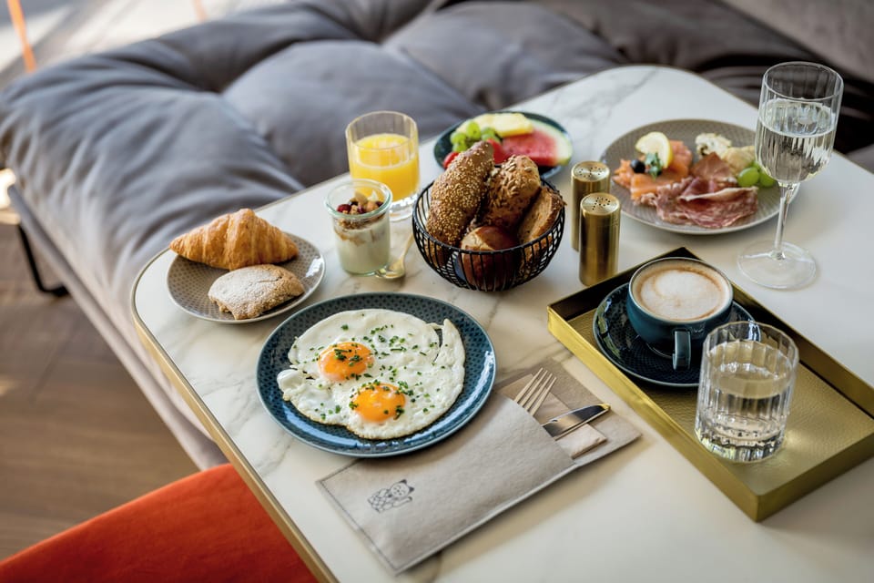 Free daily buffet breakfast