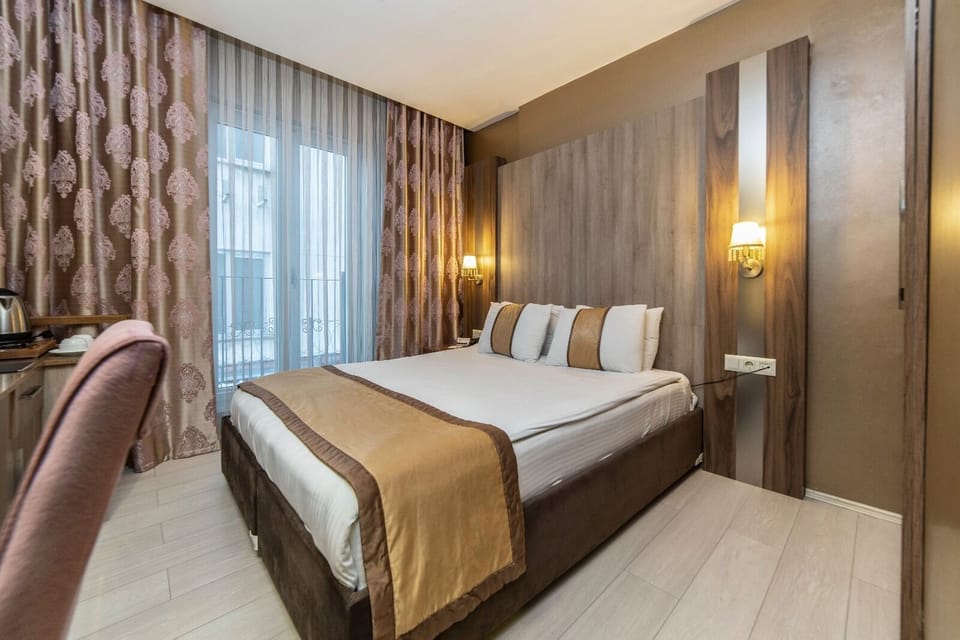 Standard Double or Twin Room | Premium bedding, in-room safe, desk, laptop workspace
