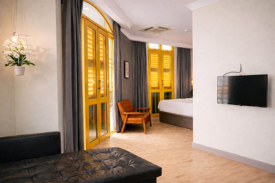 Suite Room, Window - Balcony | In-room safe, desk, laptop workspace, WiFi (free)