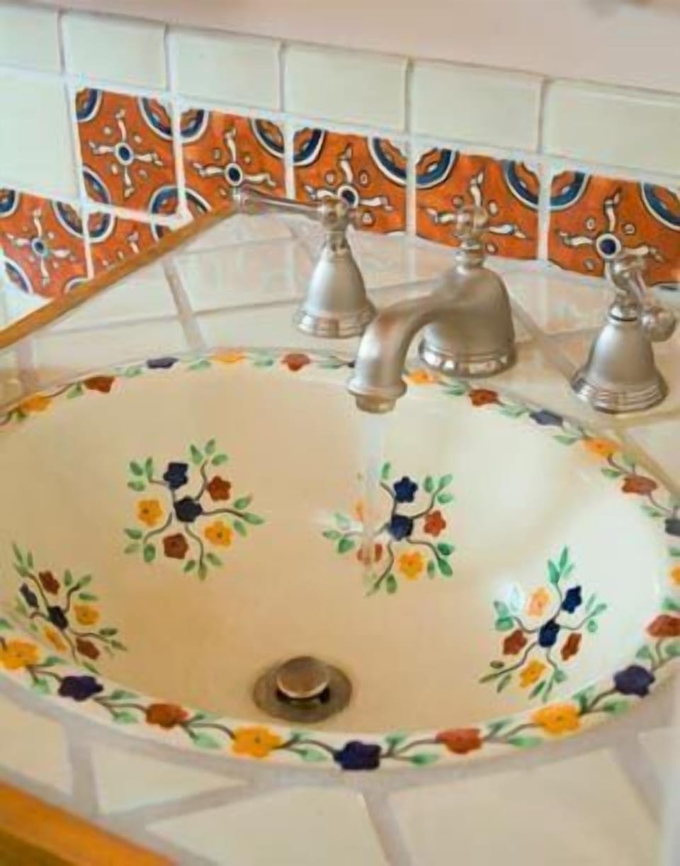Santa Fe Suite, 1 King Bed with Sofabed | Bathroom sink