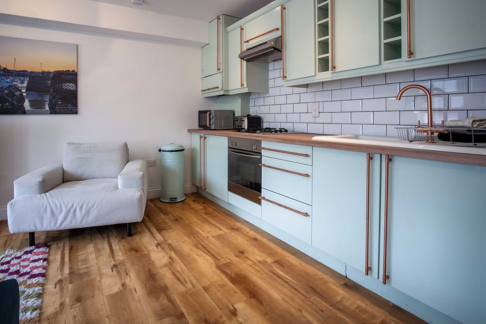 Apartment (2 Bedrooms) | Private kitchen | Microwave, oven, stovetop, electric kettle