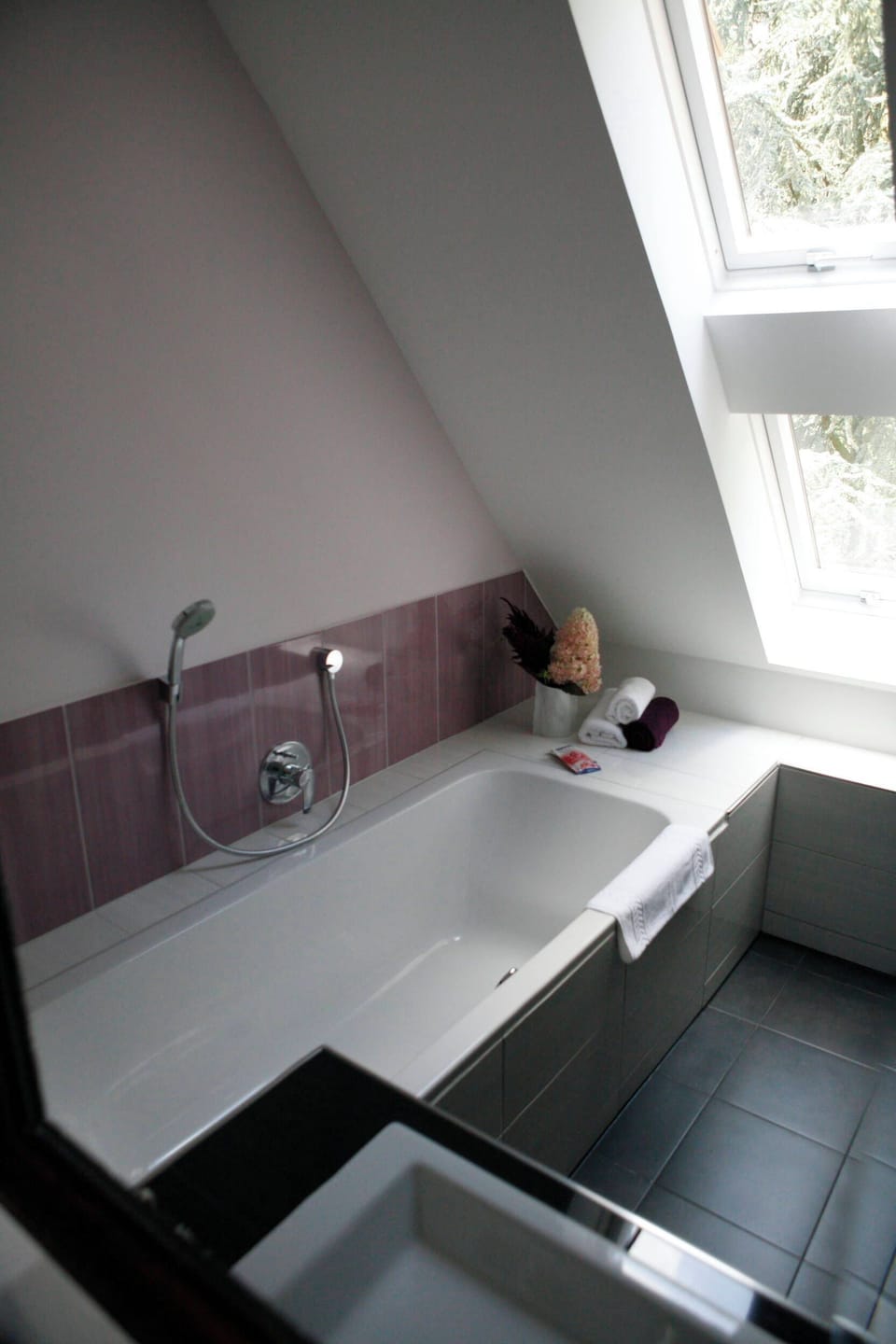 Basic Double Room, Garden View | Bathroom