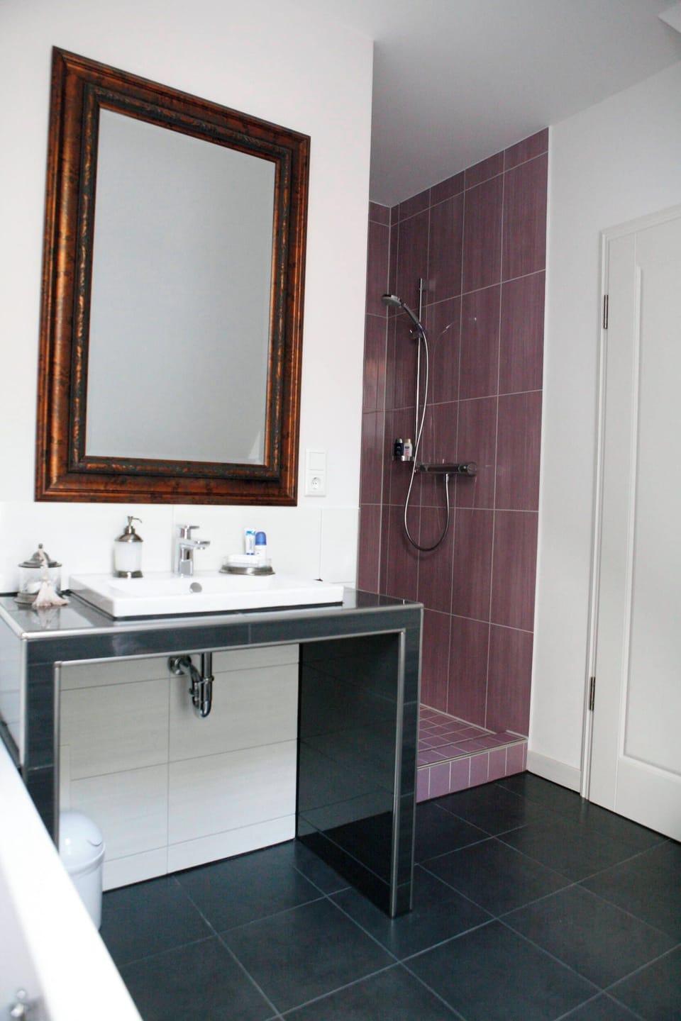 Basic Double Room, Garden View | Bathroom