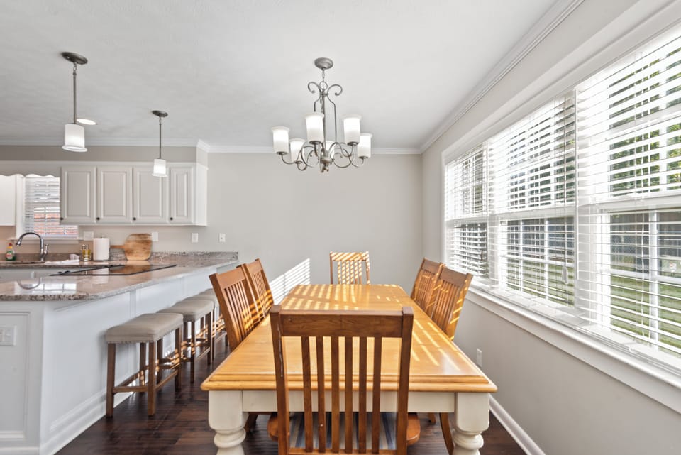 dining area with seating for 10