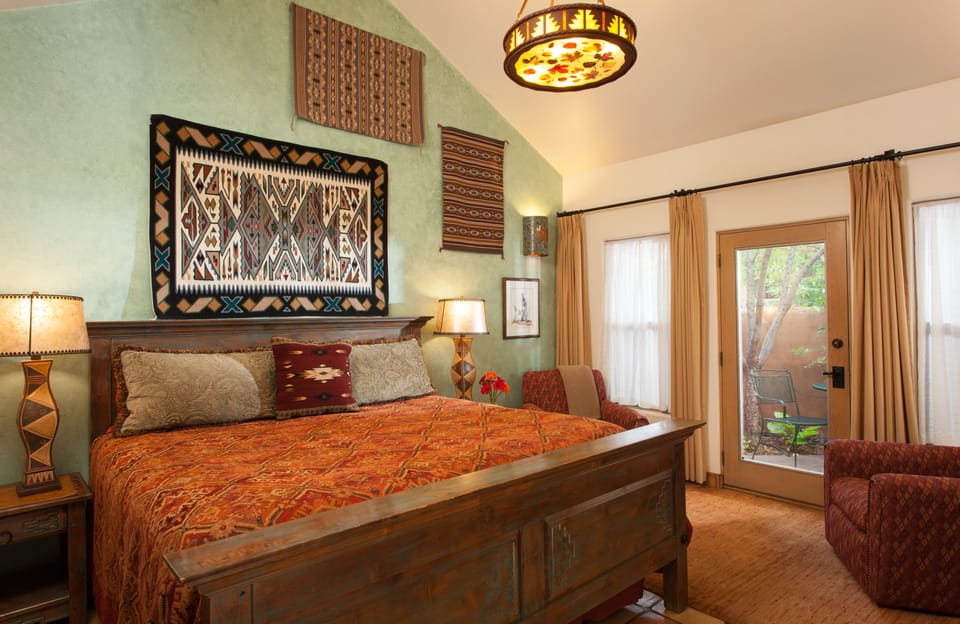 Zia Room, 1 King Bed | Premium bedding, iron/ironing board, free cribs/infant beds, free WiFi