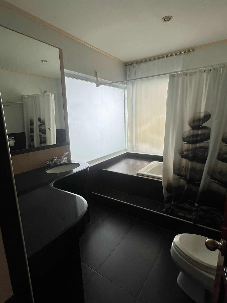 Superior Suite, Balcony, Sea View | Bathroom | Slippers, soap, shampoo, toilet paper