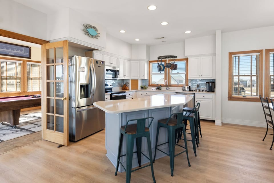 HIRO08: Ocean Crest | Top Level Kitchen