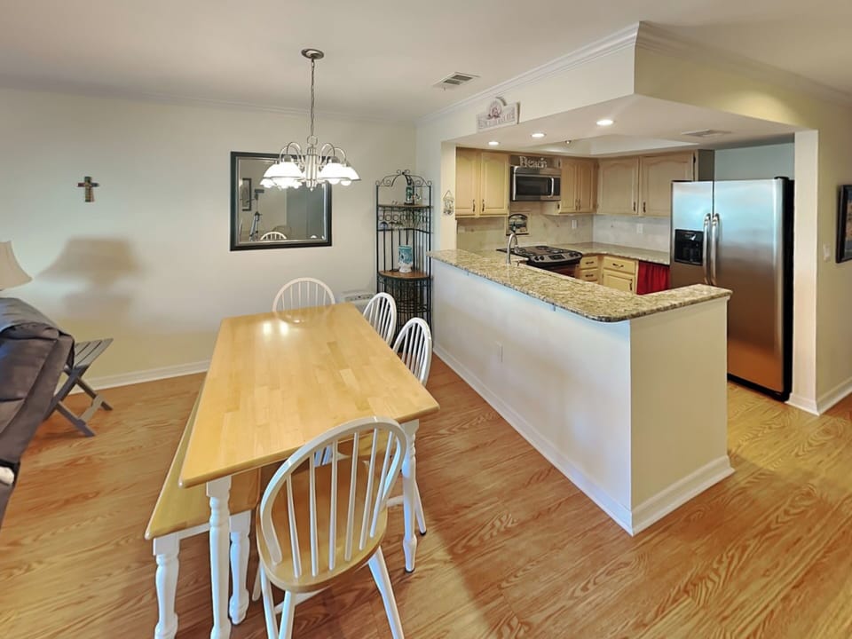 Dining Area and Kitchen - Seating for Six