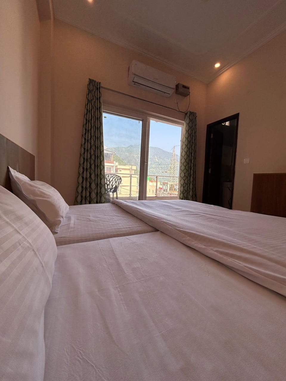 Deluxe Double Room, 1 Double Bed, Non Smoking, Mountain View | Free WiFi
