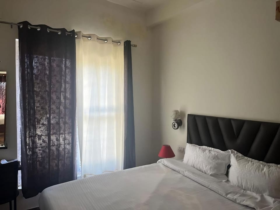Deluxe Room, 1 Double Bed, Private Bathroom, Hill View | Free WiFi