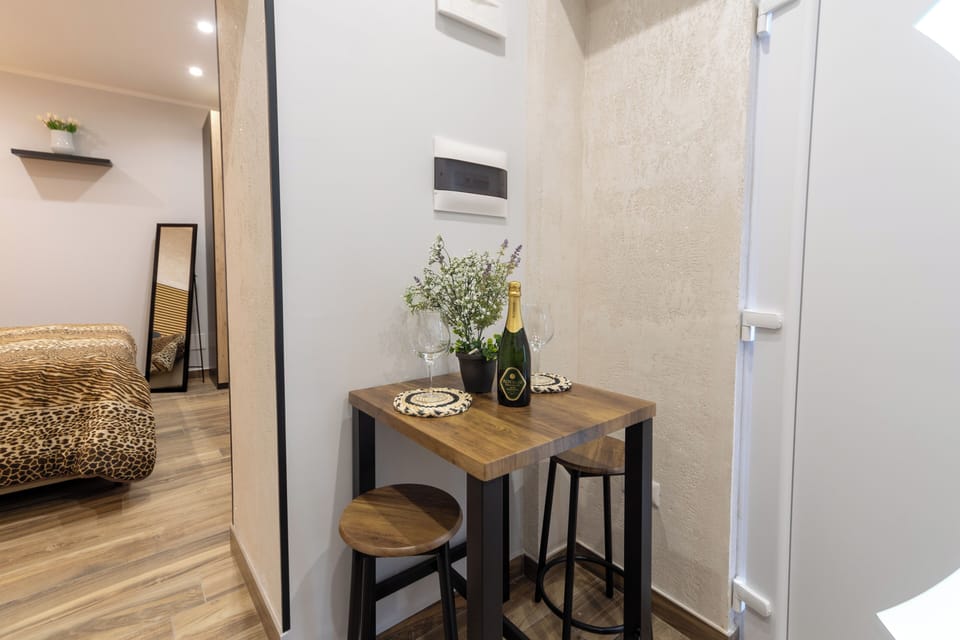 Deluxe Double Room | Private kitchen | Mini-fridge, espresso maker