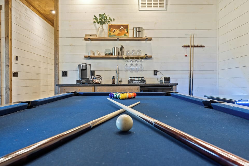 Pool table & wetbar in lower level game room