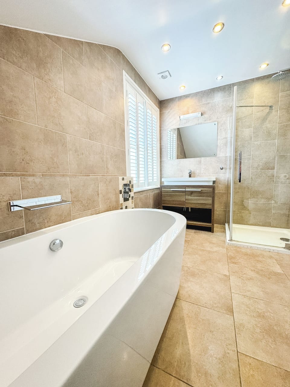 Superior Double Room | Bathroom | Shower, hair dryer, towels, soap