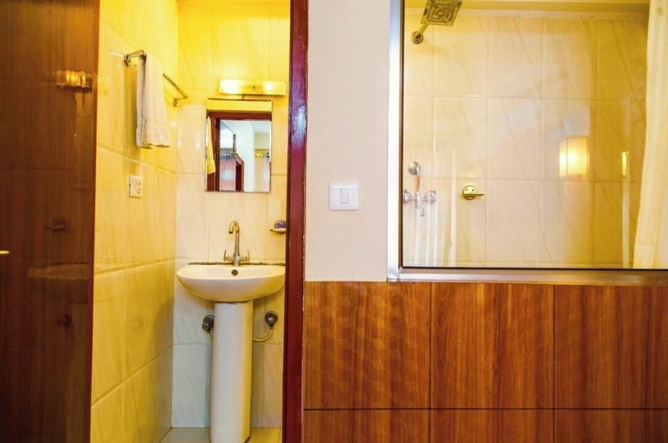 Standard Double or Twin Room, City View | Bathroom | Free toiletries, slippers, towels, toilet paper