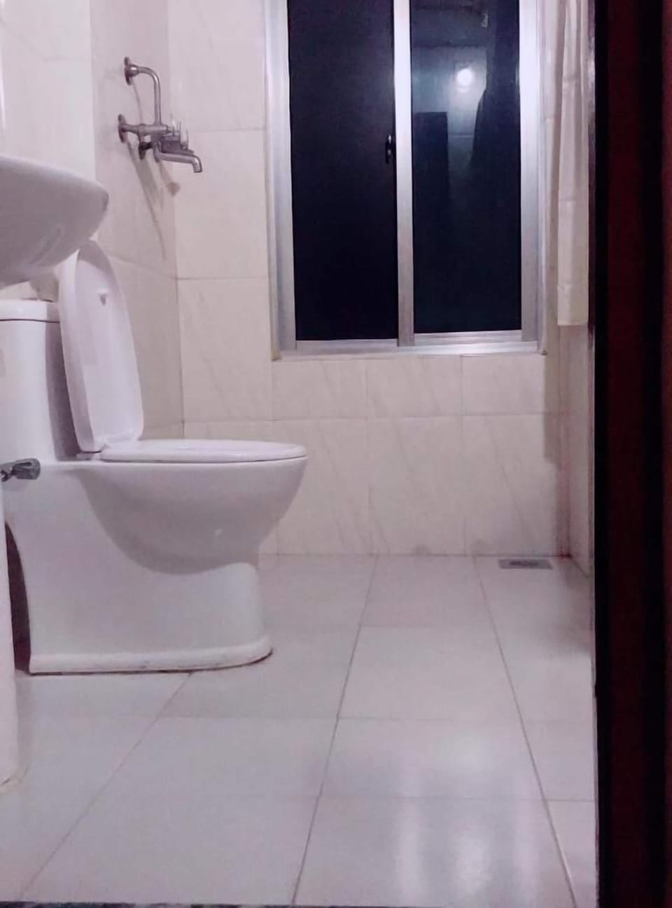 Family Room | Bathroom | Free toiletries, slippers, towels, toilet paper