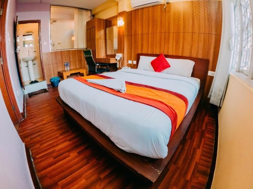 Standard Room | Individually decorated, individually furnished, desk, laptop workspace
