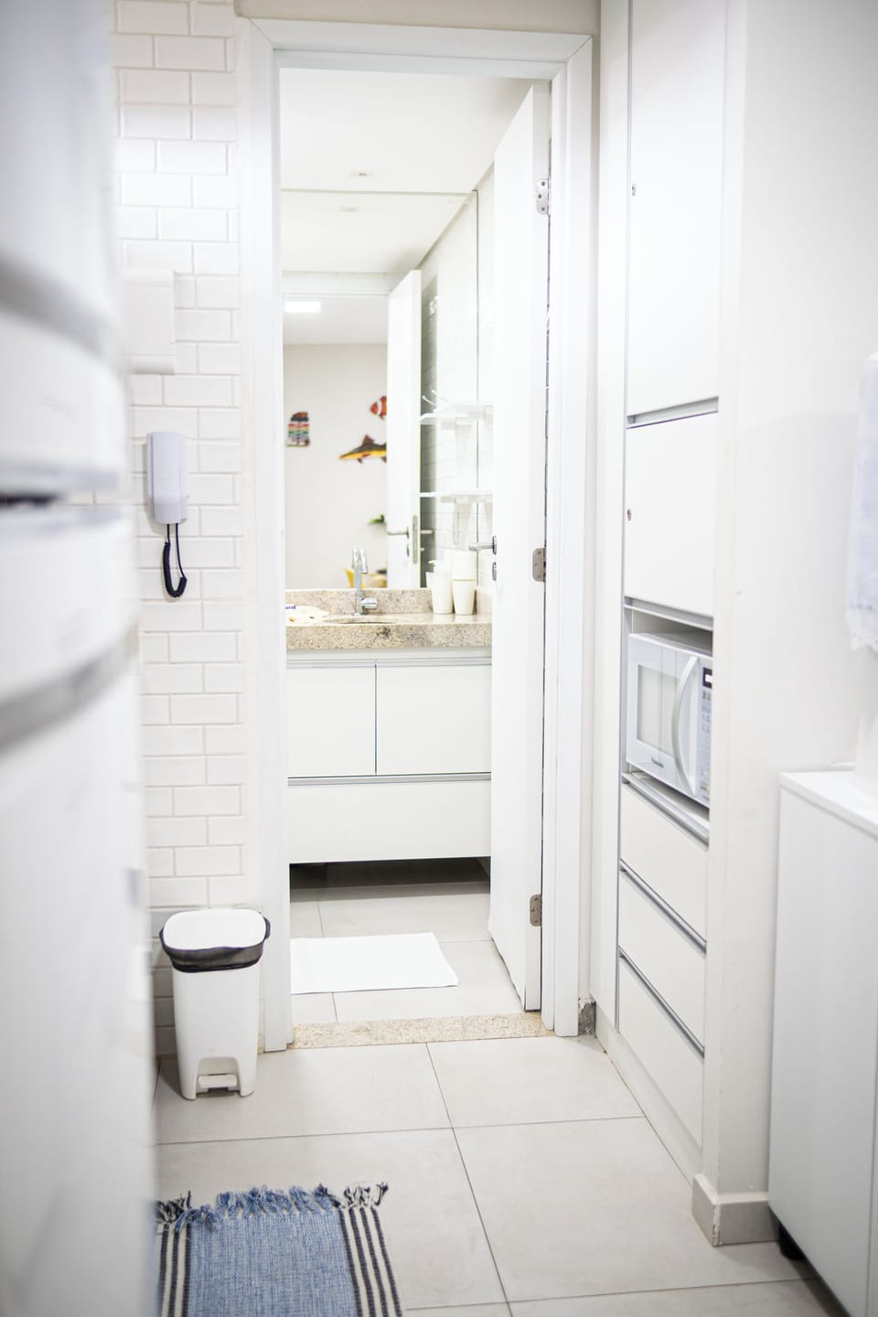 Bidet, towels