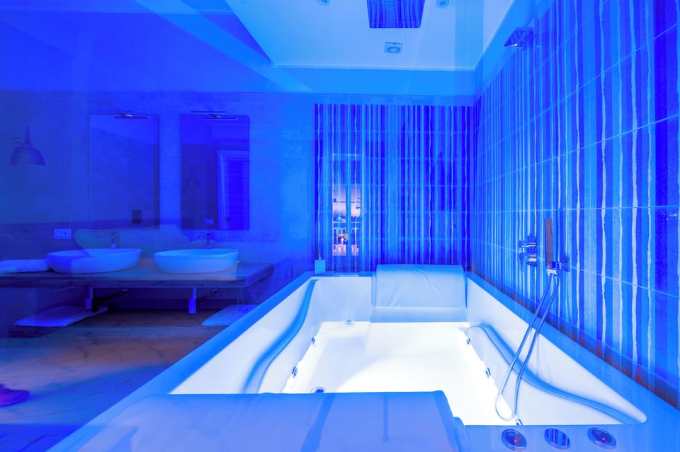 Exclusive Suite, Balcony, Sea View | Private spa tub