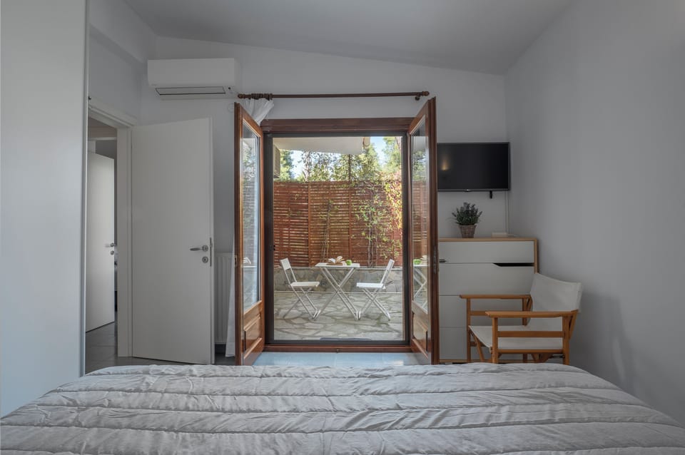 Villa | 3 bedrooms, soundproofing, iron/ironing board, free WiFi