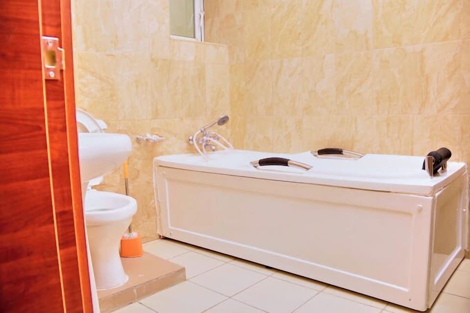 Deluxe Room, Balcony, City View | Bathroom | Free toiletries, hair dryer, towels, soap